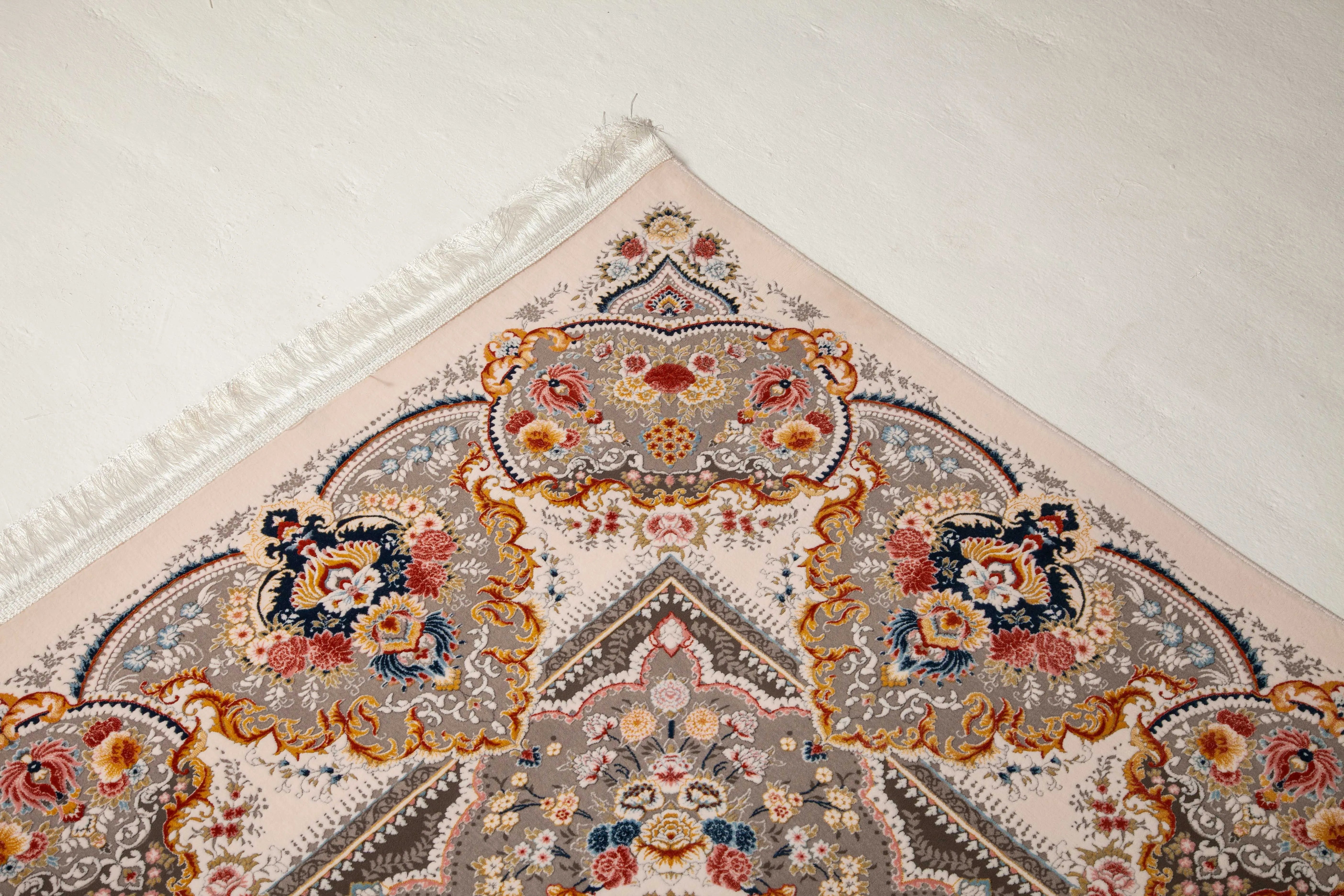 Zennova Carpet : BAGHJAN Color CREAM : Classic Machine Made - Zennova Carpet