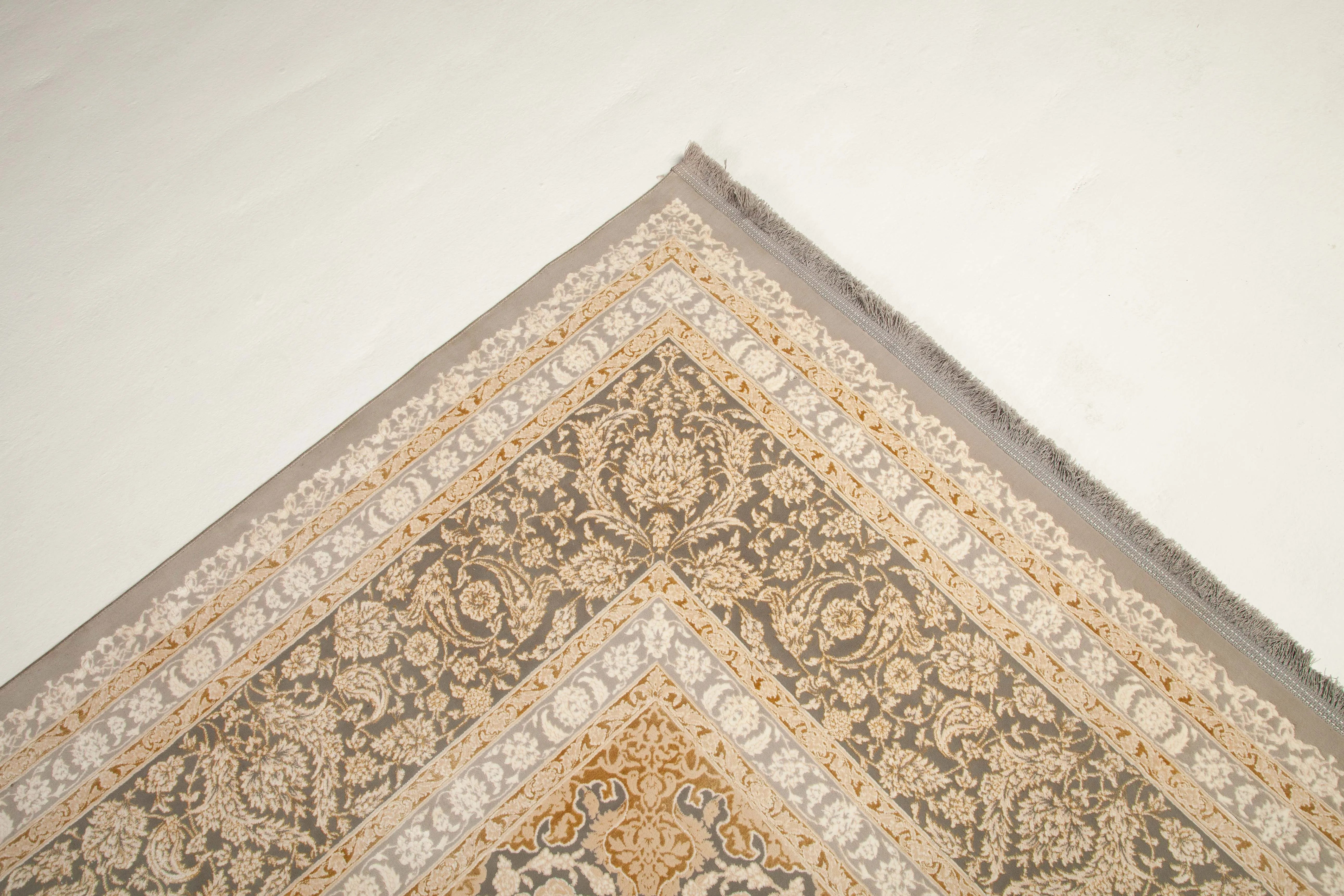 Zennova Carpet : 91305 Color MIX : Classic Machine Made - Zennova Carpet